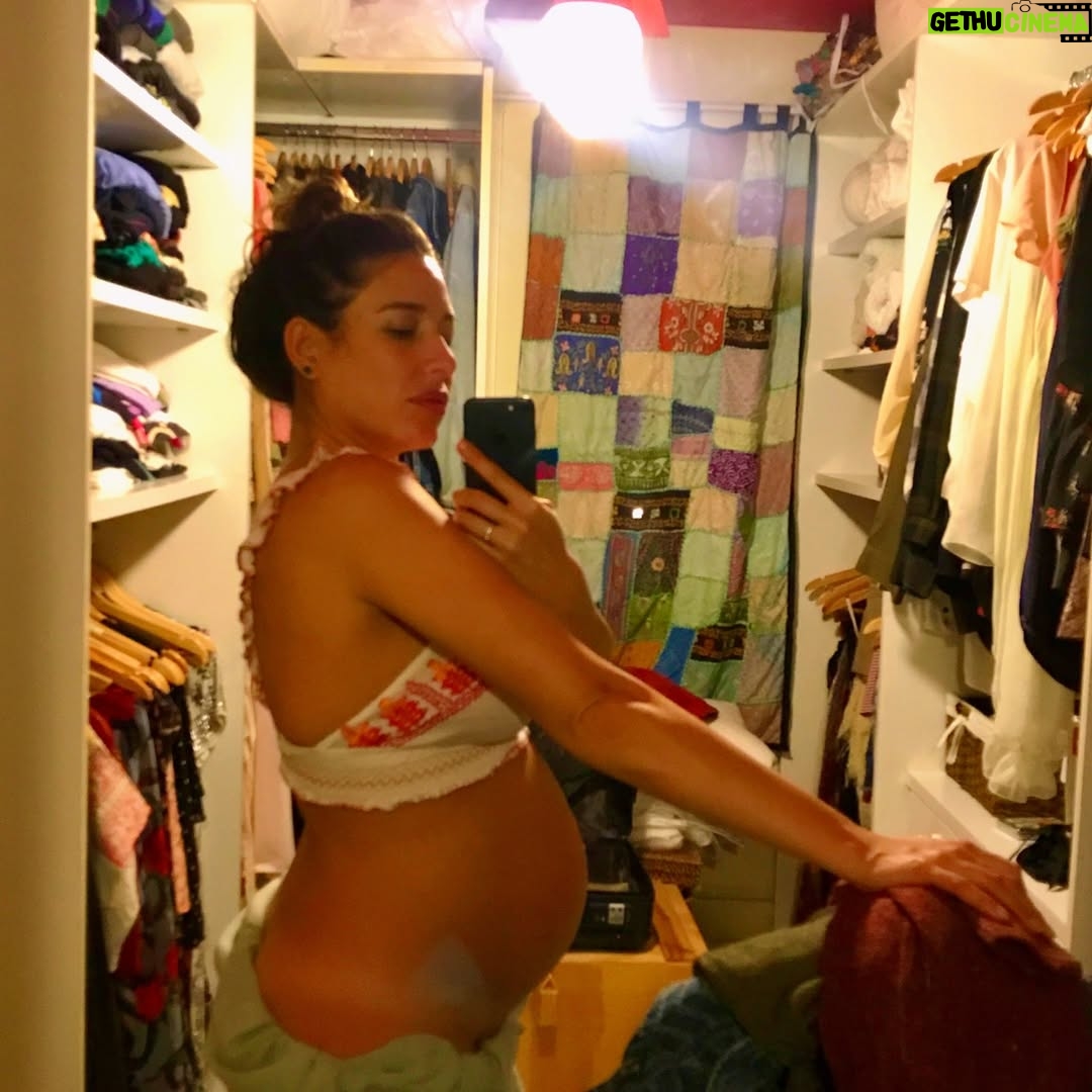 Giselle Itié - 5.6K Likes - Gerar é um ato político.
É solitário.
E é profundamente amoroso.

Se a vida pede coragem,
a gestação pede parceria.
Cuidar é amar.
