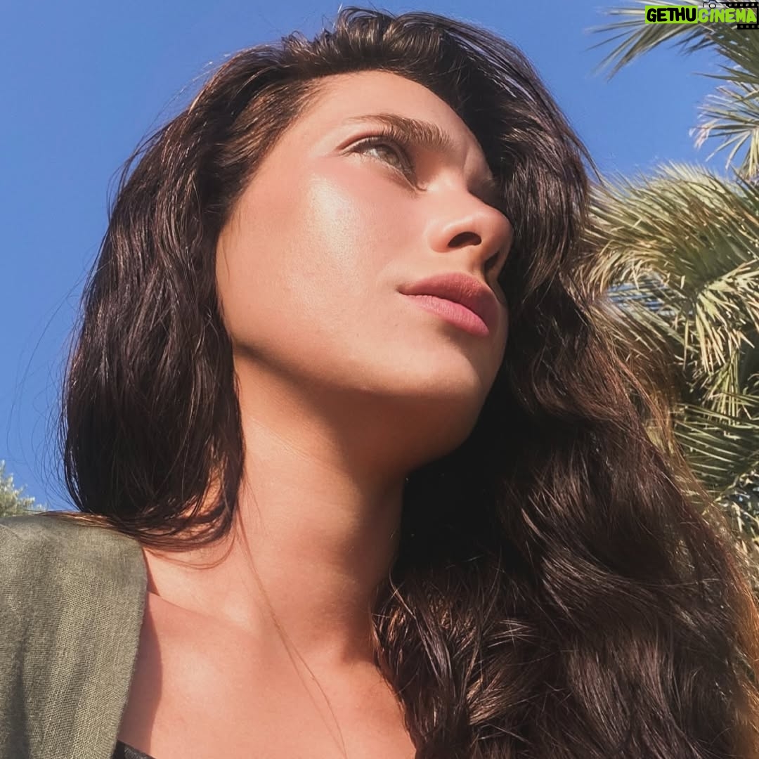 Gözde Mutluer - 3.4K Likes - Son günlerde aşşırı gezdim hiç bir şeye üşenmedim. Günler böyle geçti. eski dostlarım, yeni arkadaşlarım, öpücükler