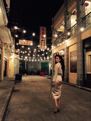 Grace Wong Instagram - 在清潔相簿途中…

無端端好掛住演員的生活…

#花曼
#城寨英雄
#回憶殺