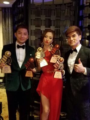 Grace Wong Instagram - 在清潔相簿途中…

無端端好掛住演員的生活…

#花曼
#城寨英雄
#回憶殺