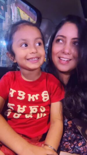 Harshdeep Kaur Instagram - There’s a new singer in town who doesn’t let me sing 😜🥰 #HunarSings
(Ps. He’s been continuously singing this song since the day he heard me sing it on one of my concerts 😇 )
#HarshdeepKaur #HunarSingh #MomSon #Mamasboy #Jabkoibaat