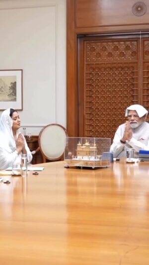 Harshdeep Kaur Instagram - Reciting the Sacred Mool Mantra “Ik Onkar” in front of our Honourable PM Shri @narendramodi ji was a dream come true.
This moment became extra special for me when the Hon’ble PM said “Aapne ye prarthna gaa kar yahaan ka mahaul pavitra kar diya”
Cherishing this moment of true gratitude for the journey that led me here ✨
Waheguru 🙏🏼
#pmoindia #narendramodi #ikonkar #satnam #harshdeepkaur