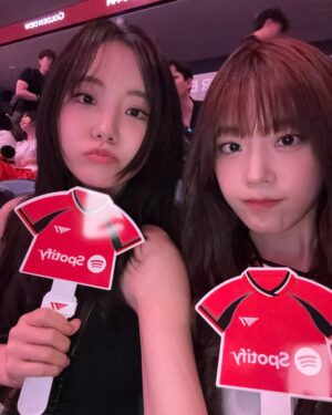 Hur Young-ji Instagram - 어제의협곡에서 못나오는중...