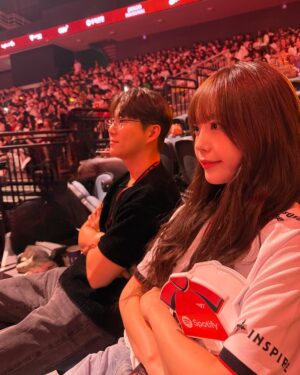 Hur Young-ji Instagram - 어제의협곡에서 못나오는중...