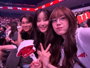 Hur Young-ji Instagram - 어제의협곡에서 못나오는중...