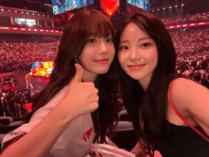 Hur Young-ji Instagram - 어제의협곡에서 못나오는중...