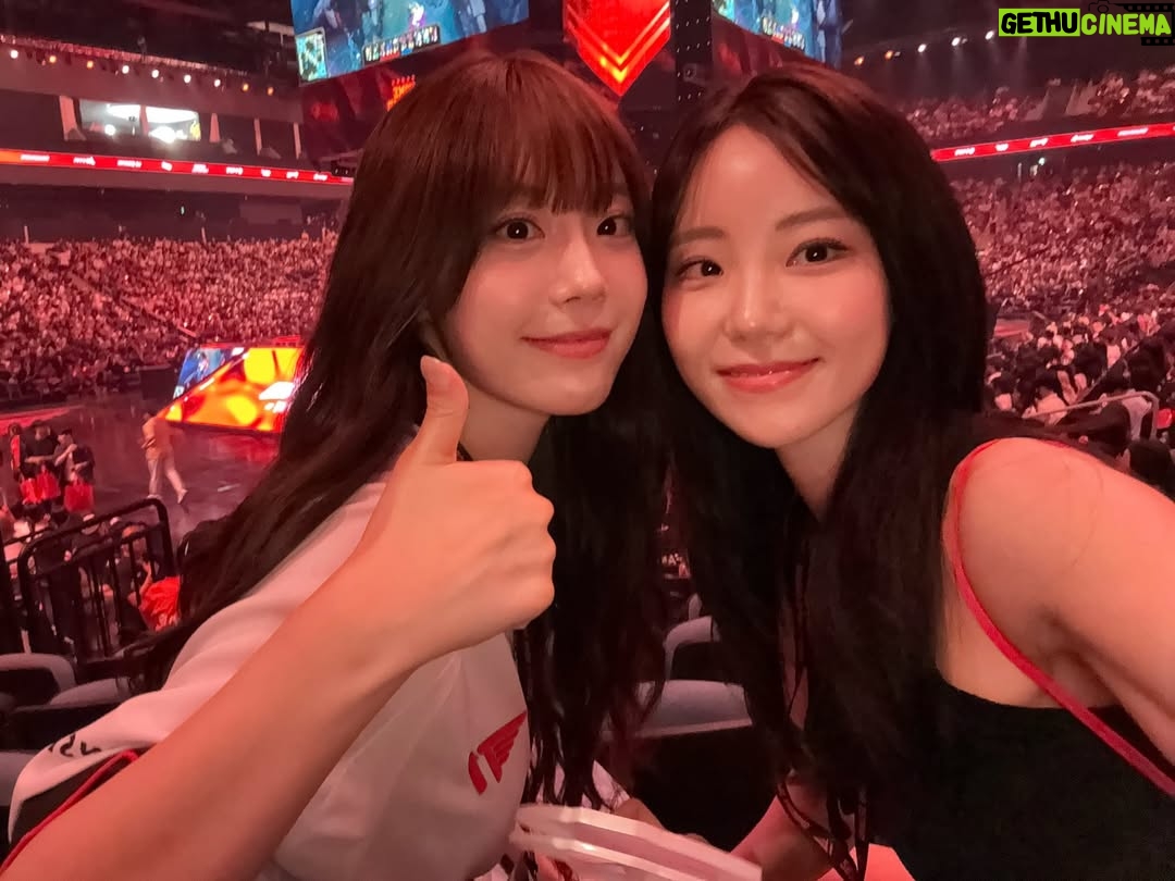 Hur Young-ji - 29.1K Likes - 어제의협곡에서 못나오는중...