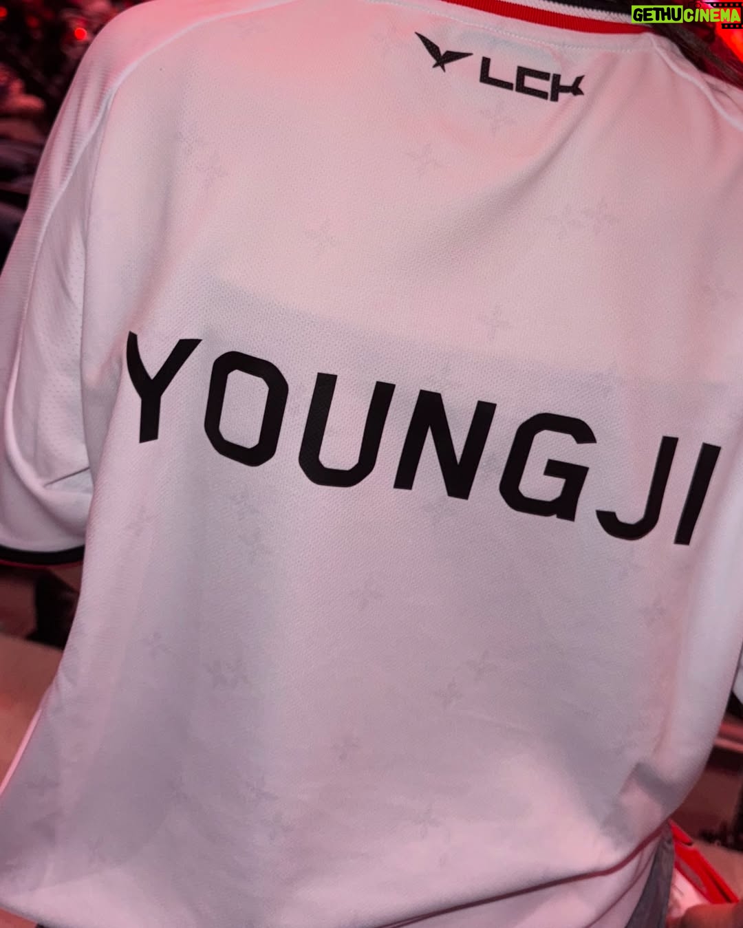 Hur Young-ji - 29.1K Likes - 어제의협곡에서 못나오는중...