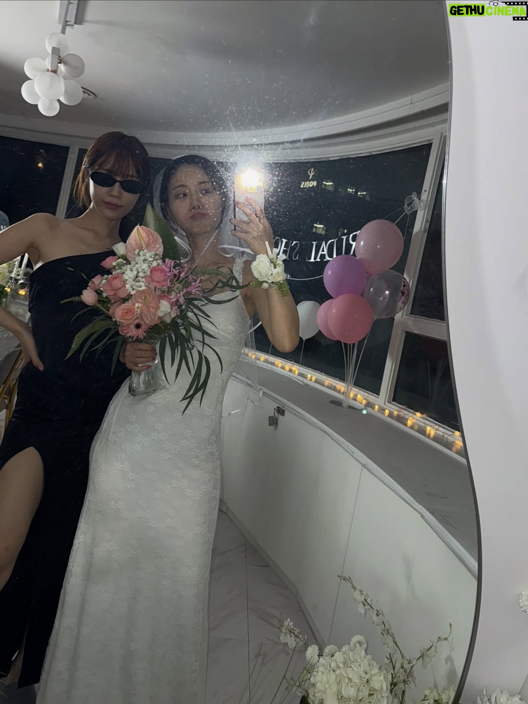Hur Young-ji - 29.3K Likes - .
나의반쪽 사랑하는 우리언니❤️
사진보면서도 눈물 펑펑인데....그래도 쿨하게 보내줄게!
진짜 많이 사랑해 건강하고 행복하게 잘살아!