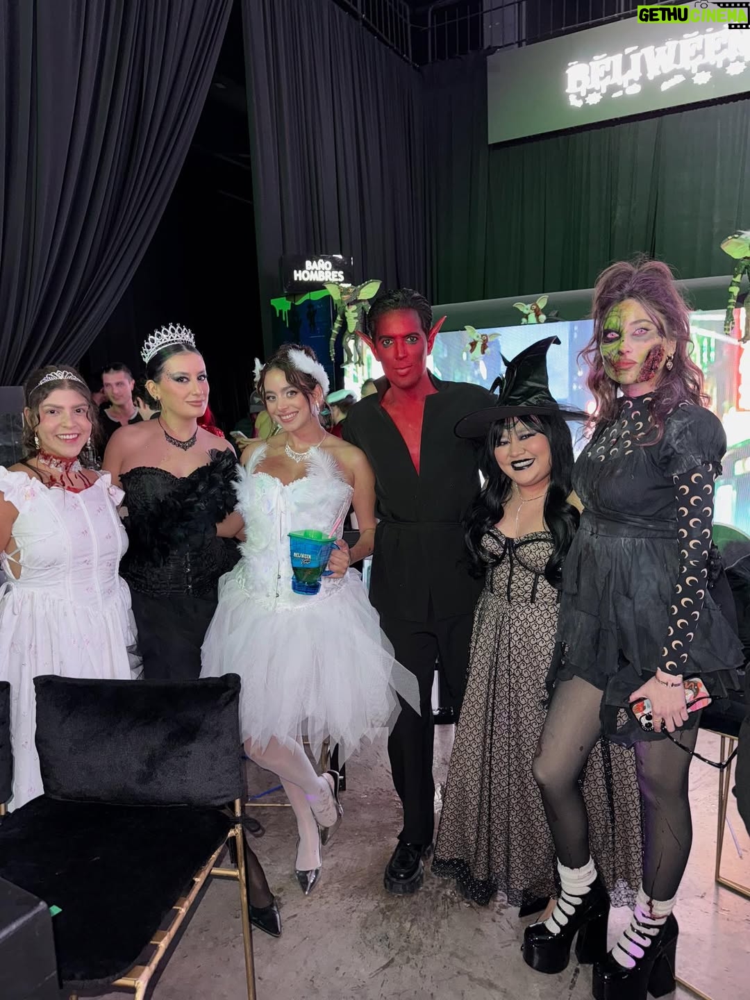 Herly RG - 61.2K Likes - Ayer en el #belliween una noche ICONIC ✨💚 gracias a @belindapop y @mgmotormx por la invitación 🎃👻👹💋

Gracias a mi @luisdelaluz por la fotito 📸