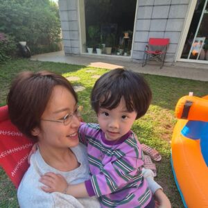 Hwang Jung-eum Instagram - 하이킥 노래만들어도햅삐 강시기가내품에안길때마다 햅삐💕