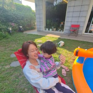 Hwang Jung-eum Instagram - 하이킥 노래만들어도햅삐 강시기가내품에안길때마다 햅삐💕