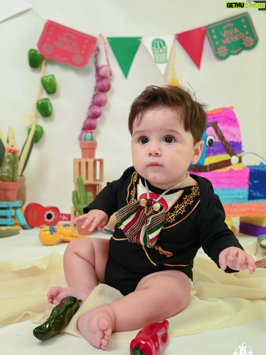 Ilean Almaguer - 77.9K Likes - Gracias @erase1foto por capturar nuestro primer 15 de Septiembre juntos. 🥰 Son lo máximo! ✨💕
#fy #baby #love