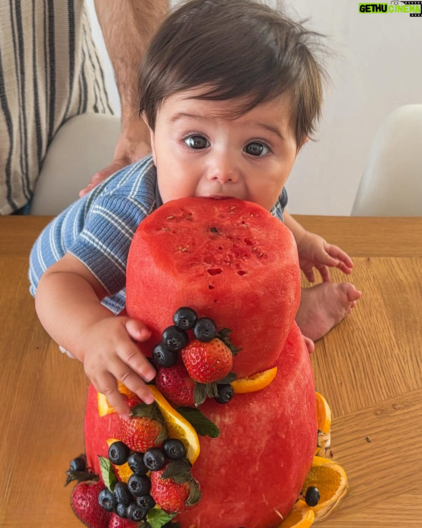 Ilean Almaguer - 37.6K Likes - Amor de mis amores!!! Llegaron tus 6 meses y con ellos muchas cosas nuevas por descubrir. 💙
Así que mamá le hizo su pastel de sandía para celebrar su inicio a la alimentación complementaria 🥰🥹 era demasiada su emoción y la nuestra bueeeenoo… que les digo.

#baby #love #mom