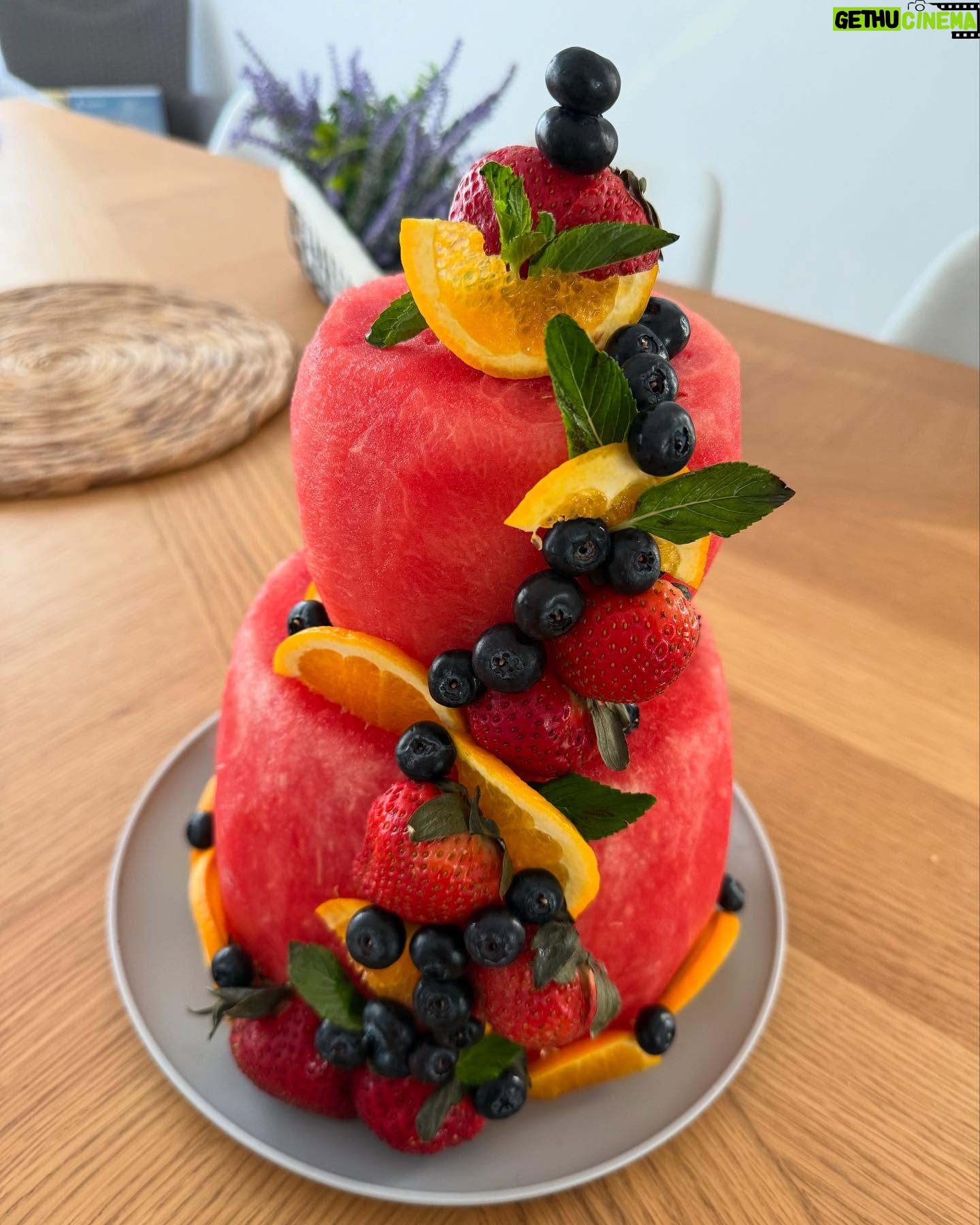 Ilean Almaguer - 37.6K Likes - Amor de mis amores!!! Llegaron tus 6 meses y con ellos muchas cosas nuevas por descubrir. 💙
Así que mamá le hizo su pastel de sandía para celebrar su inicio a la alimentación complementaria 🥰🥹 era demasiada su emoción y la nuestra bueeeenoo… que les digo.

#baby #love #mom