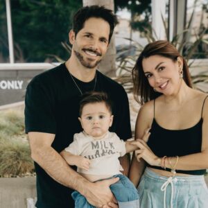 Ilean Almaguer Instagram - Que disfrute ver la vida desde tu inocencia. Te amamos gordito 🥰✨

Gracias @skillar por estas hermosas fotos! Te queremos!!!