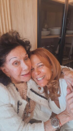 Iliana Calabró Instagram - Con mi mami feliz día a todas las mamas…Con amor❤️
#felizdíamamá #felizdia