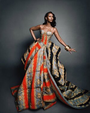 Iman Instagram - Gracias por incluirme en su número del 80 aniversario.@elle_spain

Iman (Somalia, 1955) es valiente, fuerte e imponente, y su sola presencia da fe de ello. Sabe lo que quiere en cada momento y defiende firmemente sus ideas, ya sea luchando en una de las organizaciones benéficas con las que colabora o eligiendo la forma en la que llevar un look en una sesión de fotos.

Ella es única (y tenemos que confesar que en su poderoso carácter asoma siempre una mujer con un sentido del humor fascinante) en el amplio sentido de la palabra, por ello en nuestros últimos ELLE Style Awards recogió el premio Icon.

Lee la entrevista completa en el link de la bio ✨ 

Por @laura_somoza
Fotos @desiree_mattsson
Realización @barbaragarralda
Vídeo @diegusab.mp4
Maquillaje @kilprity @theonly.agency
Manicura @lucerohurtadonails
Peluquería @ewilliams_hair para @kerastase_official

Link in bio for the full story!

#ELLE80 #ELLE80aniversario