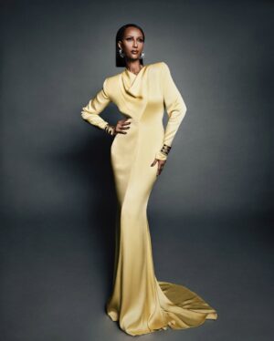 Iman Instagram - Gracias por incluirme en su número del 80 aniversario.@elle_spain

Iman (Somalia, 1955) es valiente, fuerte e imponente, y su sola presencia da fe de ello. Sabe lo que quiere en cada momento y defiende firmemente sus ideas, ya sea luchando en una de las organizaciones benéficas con las que colabora o eligiendo la forma en la que llevar un look en una sesión de fotos.

Ella es única (y tenemos que confesar que en su poderoso carácter asoma siempre una mujer con un sentido del humor fascinante) en el amplio sentido de la palabra, por ello en nuestros últimos ELLE Style Awards recogió el premio Icon.

Lee la entrevista completa en el link de la bio ✨ 

Por @laura_somoza
Fotos @desiree_mattsson
Realización @barbaragarralda
Vídeo @diegusab.mp4
Maquillaje @kilprity @theonly.agency
Manicura @lucerohurtadonails
Peluquería @ewilliams_hair para @kerastase_official

Link in bio for the full story!

#ELLE80 #ELLE80aniversario