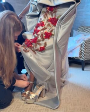 Iman Instagram - Meet the designer behind my glorious gown. Nardos Imam @nardosdesign is a renowned fashion designer who has developed a strong reputation for creating high-end, luxurious, and elegant gowns. She was born and raised in Eritrea, where she was surrounded by the sound of her mother’s sewing, inspiring her to pursue a career in the fashion industry when she moved to the United States.
In 2012, Nardos decided to launch her own fashion house – NARDOS Couture. Her designs have been seen on many celebrities, making her one of the most sought-after designers for evening wear, couture and bridal wear, ready-to-wear clothing and accessories. Her understanding of fabrics and silhouettes are what make each piece individually special and timeless.

Thank you for dressing me on a very special evening of celebration of @mistyonpointe grand finale @abtofficial

Jewels @leightonjewels @kwiatdiamonds
Makeup @kilprity
Hair @hair.byjazmink