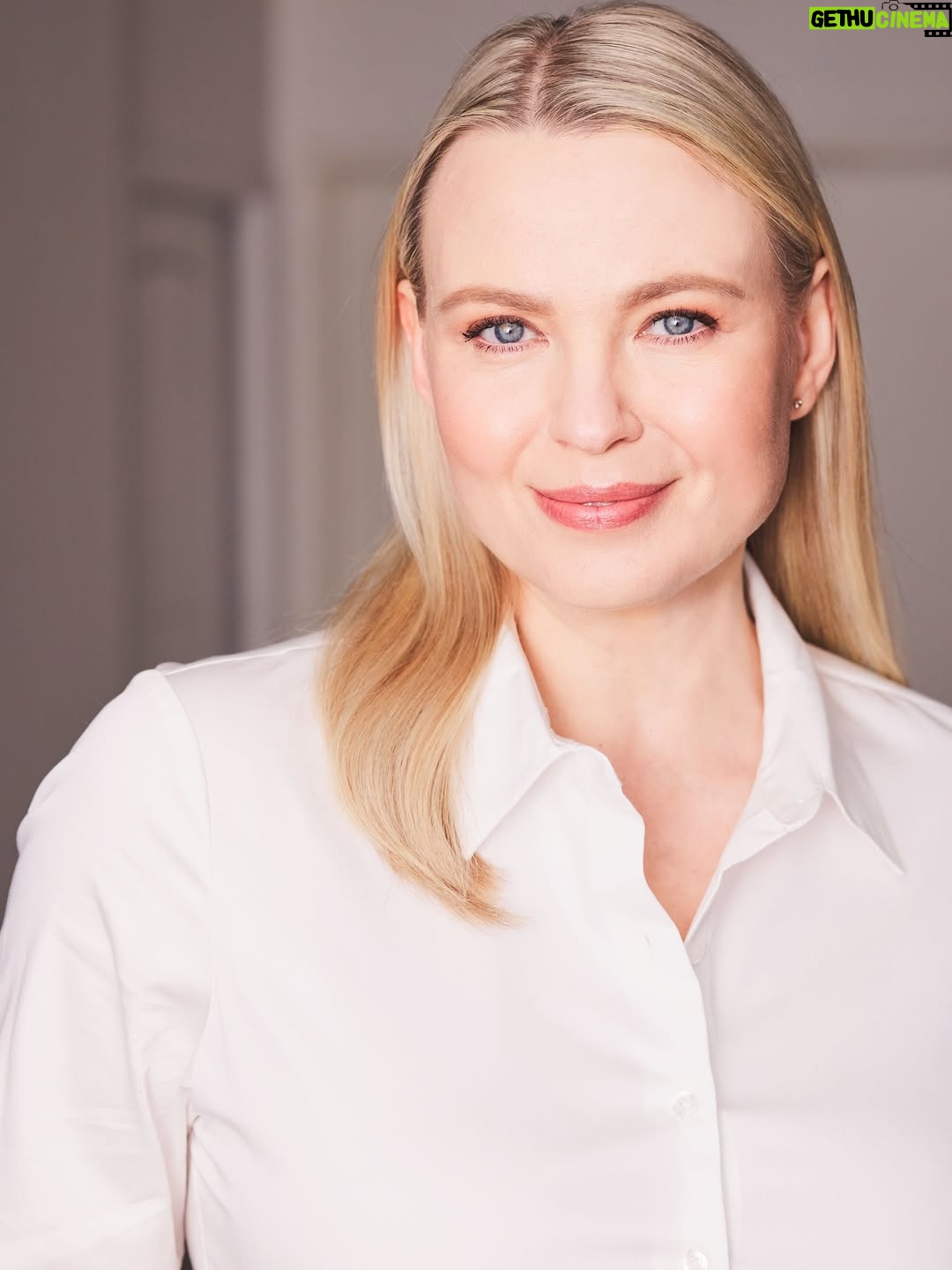 Irina Voronina - 498 Likes - Forgot to brag about new headshots by @joannadegeneres ! So many awesome looks!!! #irinavoronina #headshots #lifeofanactor