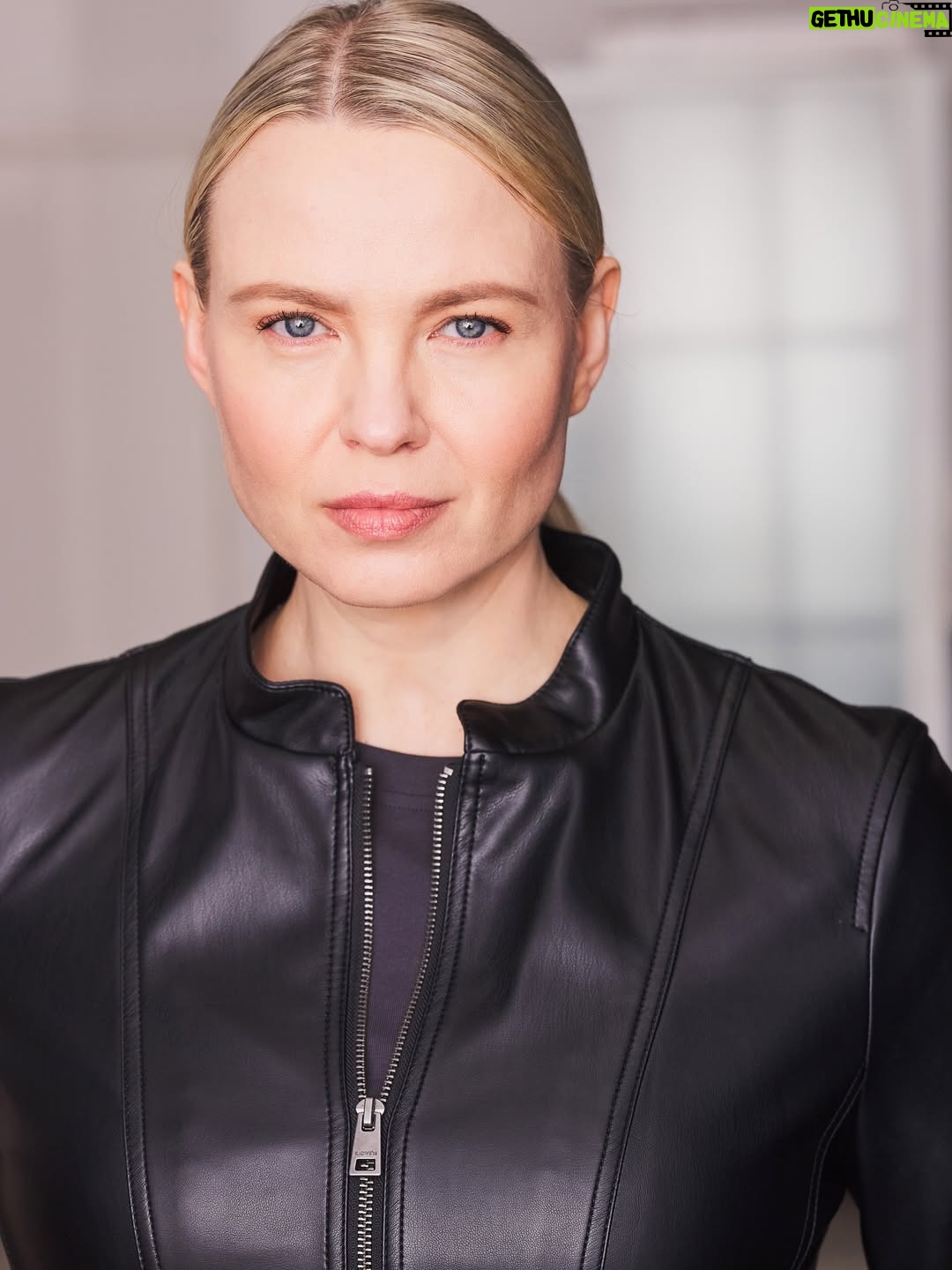 Irina Voronina - 498 Likes - Forgot to brag about new headshots by @joannadegeneres ! So many awesome looks!!! #irinavoronina #headshots #lifeofanactor