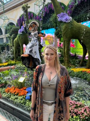 Irina Voronina Instagram - Bellagio Gardens didn’t disappoint ! 🦓🐅🦩
#lasvegas #bellagiolasvegas #travel