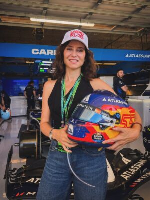 Isabel Díaz Ayuso Instagram - Todo lo mejor para nuestro campeón @carlossainz55, embajador del Gran Premio de Fórmula 1 de España. #F1 #USGP