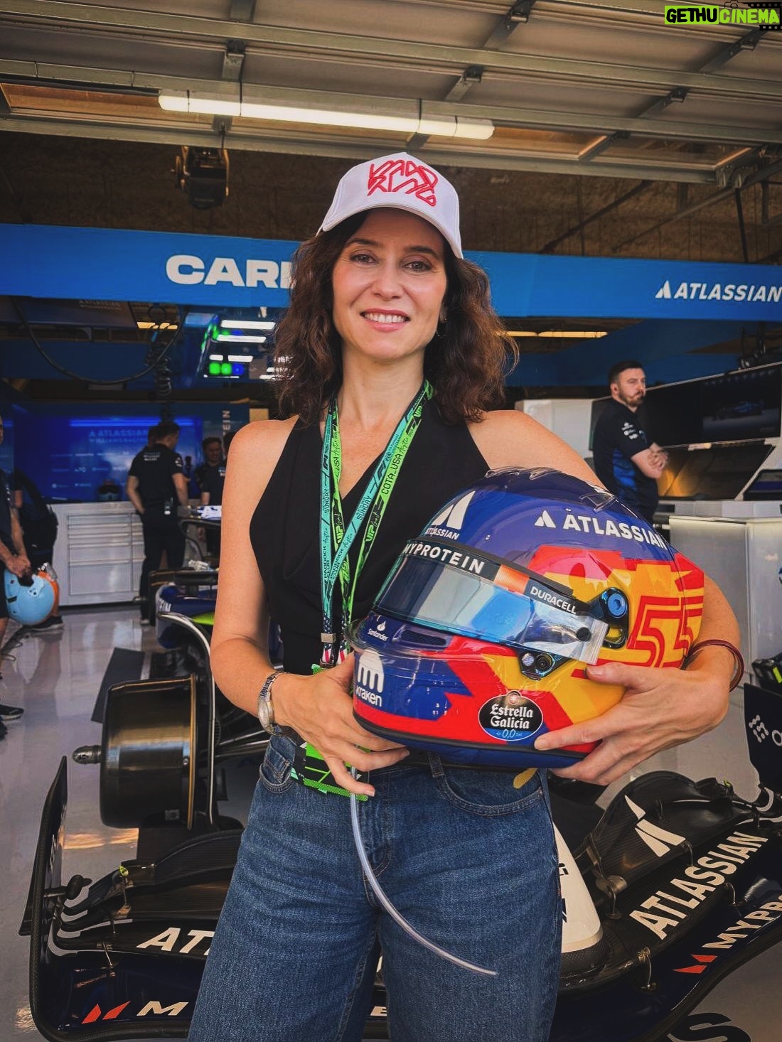 Isabel Díaz Ayuso - 31.2K Likes - Todo lo mejor para nuestro campeón @carlossainz55,  embajador del Gran Premio de Fórmula 1 de España. #F1 #USGP