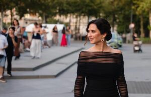 Isabel Díaz Ayuso Instagram - Gracias, #Sevilla. Ha sido un honor este reconocimiento de los Premios Escaparate.
Sevilla es la ciudad de la generosidad, el estilo, el buen gusto y el saber que la vida está hecha de alegría, esfuerzo, inteligencia.
Por todo lo bueno que hemos heredado los españoles.
Enhorabuena @niebladeltoro por esta magnífica celebración, cita imprescindible en la ciudad.
@patriciabaronbarbadillo