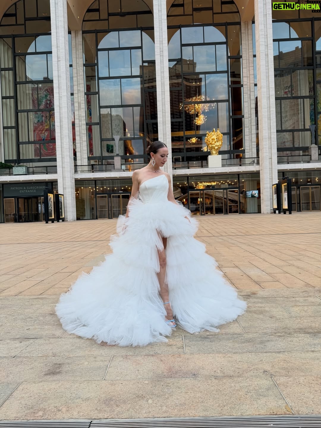 Isabella Boylston - 45.5K Likes - Fall Gala honoring my sis @mistyonpointe was epic 

Dress by @andrewkwon_official 
Jewels by @piaget 
Makeup and hair by @jillelaina
