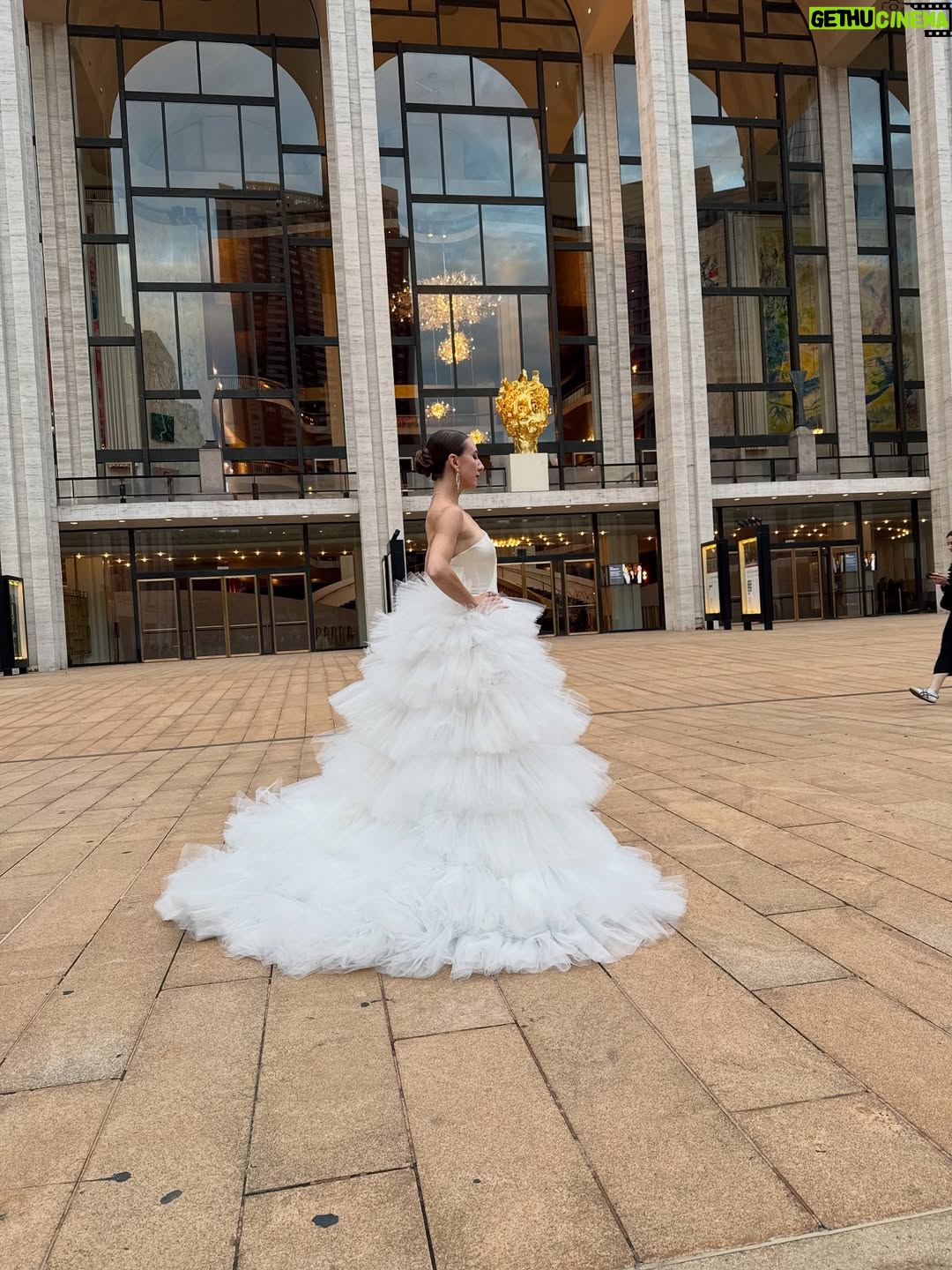 Isabella Boylston - 45.5K Likes - Fall Gala honoring my sis @mistyonpointe was epic 

Dress by @andrewkwon_official 
Jewels by @piaget 
Makeup and hair by @jillelaina