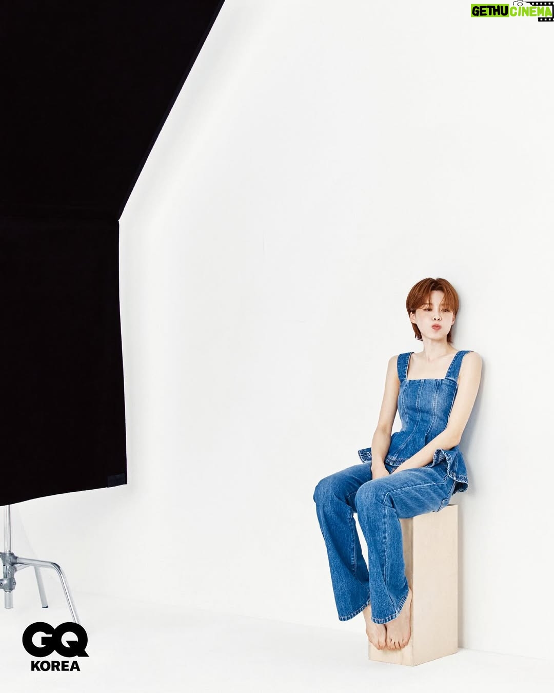 Jang Do-yeon - 44.3K Likes - 새로이 빚어졌거나, 또는 미처 몰랐던 장도연의 장면들. 그리고 ‘좋은 영화’ 목록에 꽂아두고 자꾸 재생하고 싶은 슴슴하고 앙증맞고 짙은 장도연의 이야기를 <지큐> 7월호, gqkorea.co.kr에 담았습니다. 
-
@jang.doyoun #JANGDOYOUN #장도연 #너의나라 #장도바리바리 #GQKOREA 
-
FEATURE EDITOR 전희란 
PHOTOGRAPHER 장기평 @keep_young 
STYLIST 박선영 @fotodud 
HAIR 안혜수 @ineedsoo
MAKE-UP 강미 at 그린 @gmavec