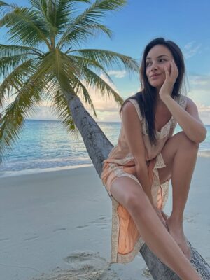 Janina Uhse Instagram - Robinson Uhso auf der Suche nach dem perfekten Urlaubsbild 🌴☀️🕵️‍♀️