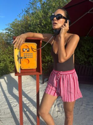 Janina Uhse Instagram - Robinson Uhso auf der Suche nach dem perfekten Urlaubsbild 🌴☀️🕵️‍♀️