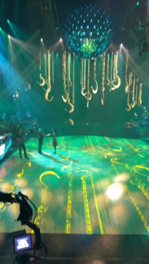Jenna Johnson Instagram - An absolute honor to dance tonight to the queen @taylorswift 🥀

This piece may be one of my favs I’ve ever been able to help create on the show. Loved dancing this with you @janravnik ✨