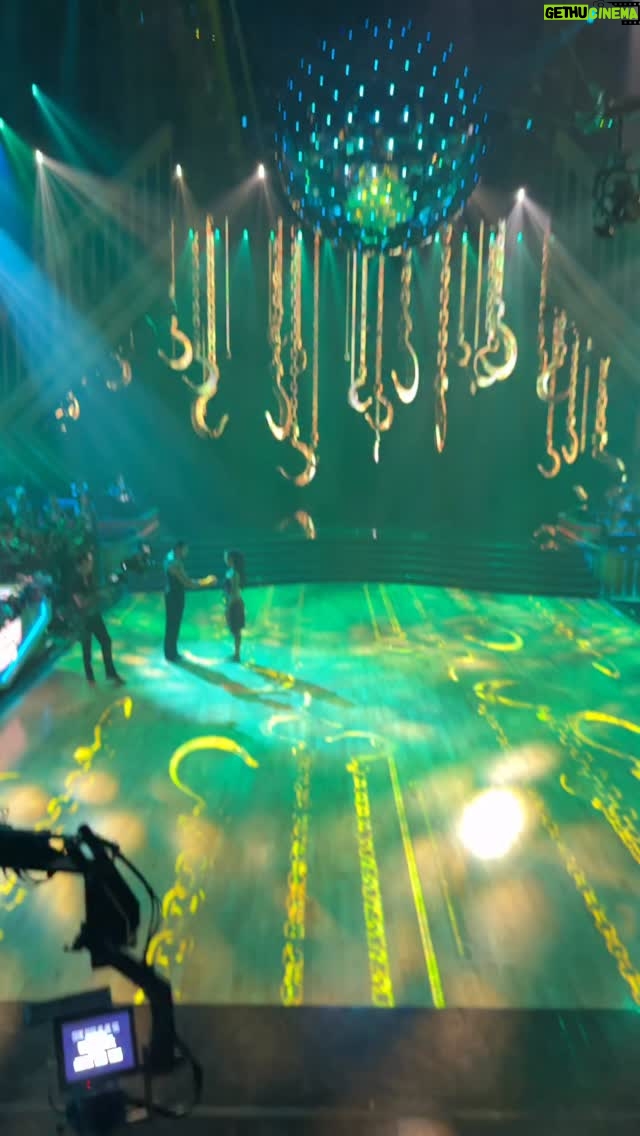 Jenna Johnson - 204.1K Likes - An absolute honor to dance tonight to the queen @taylorswift 🥀

This piece may be one of my favs I’ve ever been able to help create on the show. Loved dancing this with you @janravnik ✨