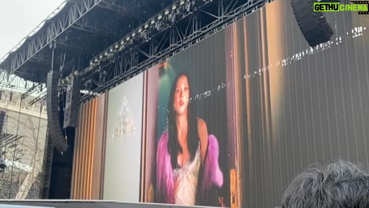 Jeong Sin-hye - 67.5K Likes - _
한 여름밤의 꿈처럼 너무 행복했던 어제🤍❄️🤍
지수언니 사랑해요 멋지면 언니야