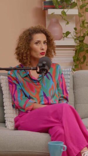 Jessica Athayde Instagram - Sabes o que te dá prazer? O que fazer? Onde tocar? Falar sobre masturbação e explorar o corpo é muito mais do que falar de prazer, é falar de autoconhecimento. No 1.º episódio da nova temporada do podcast “ N̶ã̶o̶ Fica Bem Falar De…”, sento-me com a incrível @taniiagraca para uma conversa esclarecedora e sem tabus sobre o que nos dá prazer.  Foi tão boa que vais mesmo querer ouvir até ao fim. ❤️ Já disponível em todas as plataformas de podcast e no youtube!  #NãoFicaBemFalarDe #PodcastWells #SemTabus