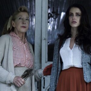 Jessica Lowndes Instagram - ’Tis the season 🩸🦇🎃👻🔪 Getting ready to shoot a horror movie I wrote verrrry soon! 🎬 #cantwait #tbt 

Swipe to the end for one of my more bizarre roles 🤣 I love my job!