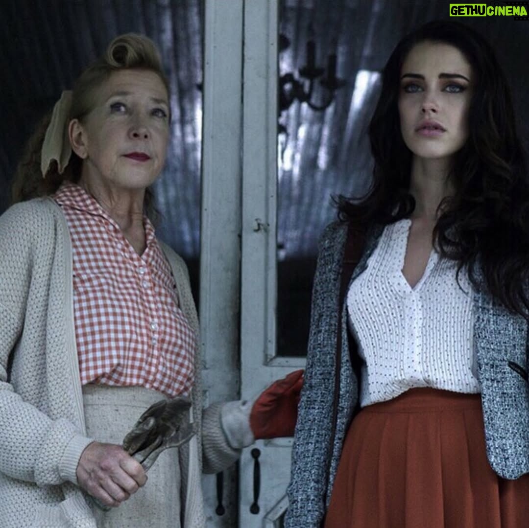 Jessica Lowndes - 5.3K Likes - ’Tis the season 🩸🦇🎃👻🔪 Getting ready to shoot a horror movie I wrote verrrry soon! 🎬 #cantwait #tbt 

Swipe to the end for one of my more bizarre roles 🤣 I love my job!