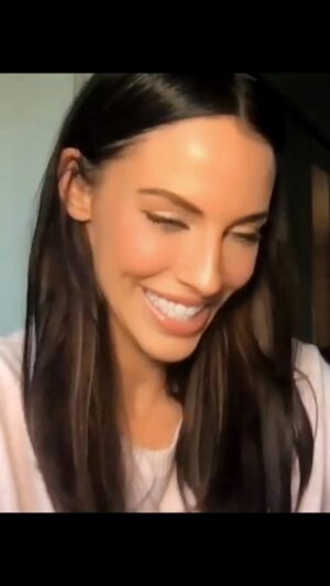 Jessica Lowndes Instagram - Part 2 of our Q&A! So many great questions! This was a lot of fun! ☺️😁 Currently burning my Le Labo candle 🕯️ and wondering… what should my next label say? 🤔 Suggestions please!! 🫶🏻 #AskMeAnything