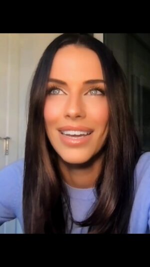 Jessica Lowndes Instagram - Happy Halloween 🎃 You asked, I answered! Thanks for all of your amazing questions. That was so much fun! 💀🕸️
#AskMeAnything 

Now I have a question for you: what are you dressing up as tonight? 🎃🎃🎃