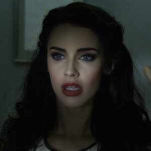 Jessica Lowndes Instagram - ’Tis the season 🩸🦇🎃👻🔪 Getting ready to shoot a horror movie I wrote verrrry soon! 🎬 #cantwait #tbt 

Swipe to the end for one of my more bizarre roles 🤣 I love my job!
