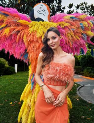 Jessica May Instagram - Bugün İstanbul’da Rio Karnavalı rüzgarlı esti. 💚💛💙 
Bu unutulmaz akşam için @migros_tr ailesine teşekkür ederiz. 🪅

Bu güzel akşama hazırlanmam için yardımcı olan sevgili @barrus__official ailesine ve @essalonhairandbeauty ekibine ayrıca çok teşekkür ederim. İyi ki varsınız 🫶🏻❤️

Carnaval em Istambul 🎉

#seniniçinfestivali
#migrosseniniçin
#migrosileiyisin
#reklam #işbirliği