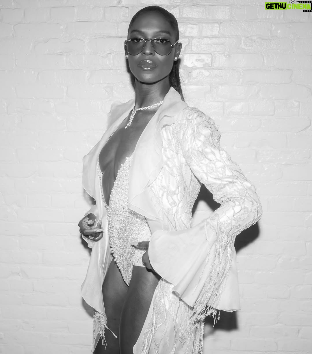 Jodie Turner-Smith - 34.6K Likes - tysm for having me again @victoriassecret @adamselman 💕styled in archive 2005 @georgeschakraofficial & @chopard 💎 by theee @luxurylaw 😻

a time was truly had ❤️‍🔥

📸 by @eliastahan 

hair by @ursulastephen 
makeup by @jameskaliardos