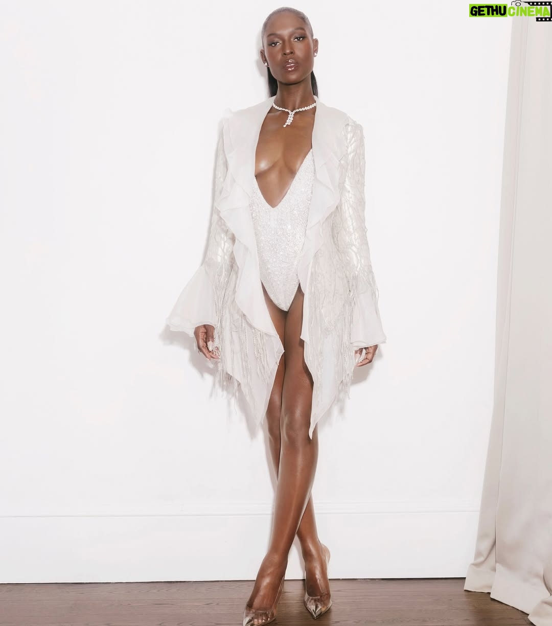 Jodie Turner-Smith - 34.6K Likes - tysm for having me again @victoriassecret @adamselman 💕styled in archive 2005 @georgeschakraofficial & @chopard 💎 by theee @luxurylaw 😻

a time was truly had ❤️‍🔥

📸 by @eliastahan 

hair by @ursulastephen 
makeup by @jameskaliardos