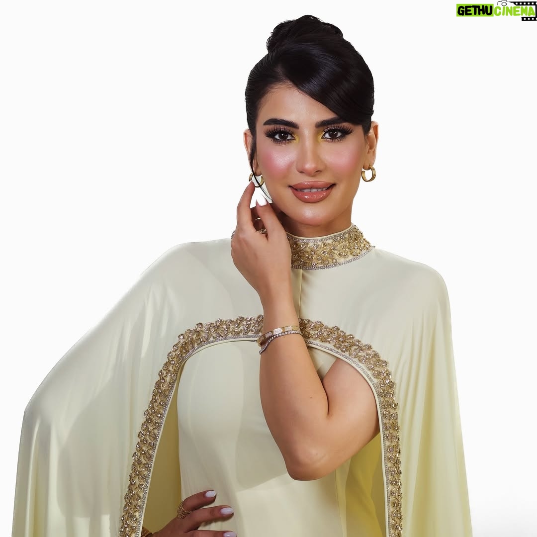 Jouman Kathem - 22.2K Likes - عيدكم مُبارك ..
‏وكل عامٍ وأنتم بخير، هانئون في منازلكم، 
‏بجوار عائلاتكم وأحبتكم، تحفكم محبّة الله
‏ ورحمته ولُطفه وأرزاقه ♥️ ..