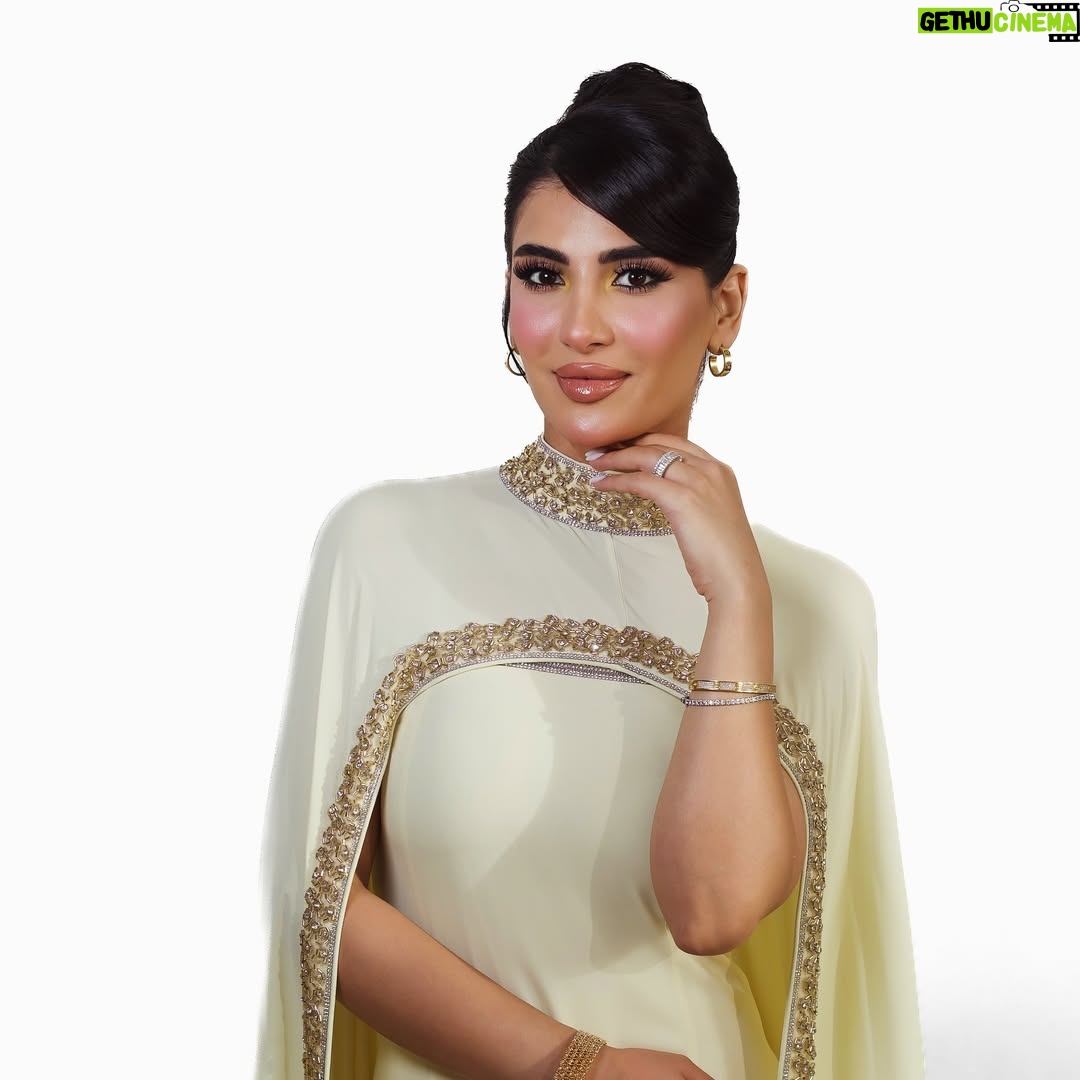 Jouman Kathem - 22.2K Likes - عيدكم مُبارك ..
‏وكل عامٍ وأنتم بخير، هانئون في منازلكم، 
‏بجوار عائلاتكم وأحبتكم، تحفكم محبّة الله
‏ ورحمته ولُطفه وأرزاقه ♥️ ..