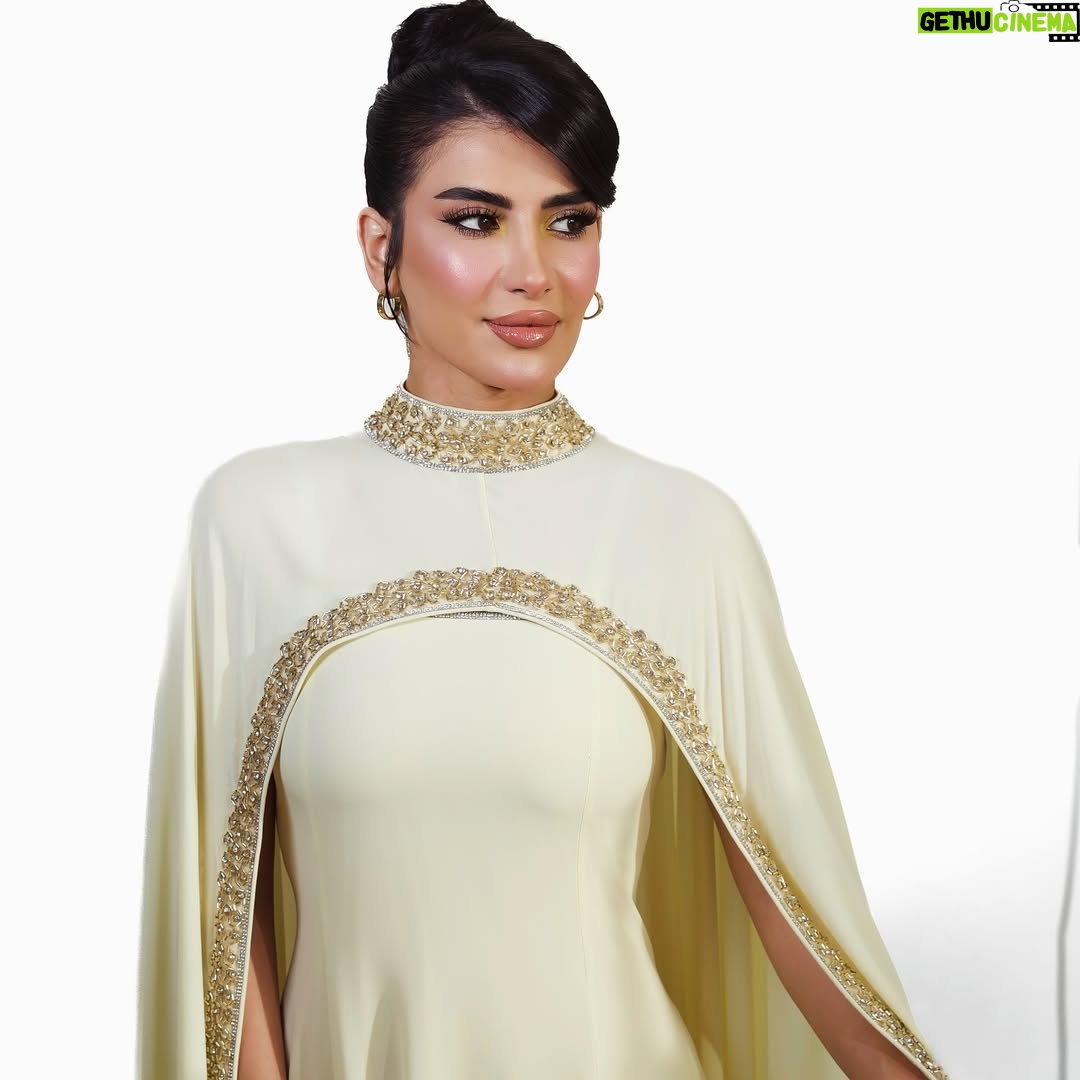 Jouman Kathem - 22.2K Likes - عيدكم مُبارك ..
‏وكل عامٍ وأنتم بخير، هانئون في منازلكم، 
‏بجوار عائلاتكم وأحبتكم، تحفكم محبّة الله
‏ ورحمته ولُطفه وأرزاقه ♥️ ..